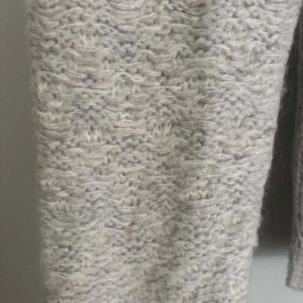 ❤️2/$15or3/$21❤️LOFT Gray Mohair Blend Sweater w/Snowflake Pattern, Size PS - Picture 7 of 13